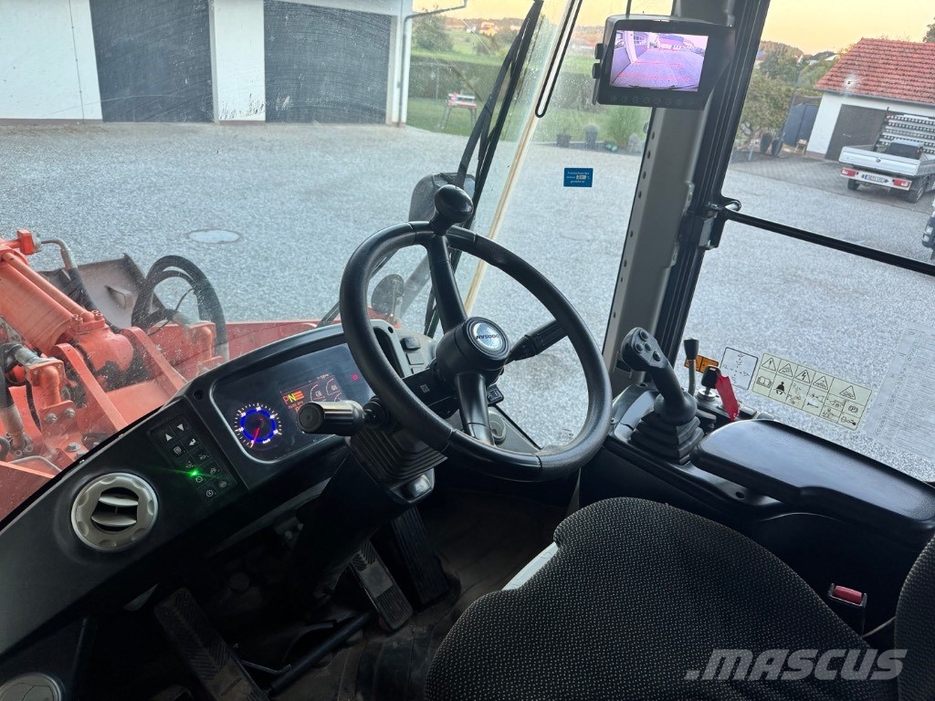 Doosan DL 250 Iekrāvēji uz riteņiem