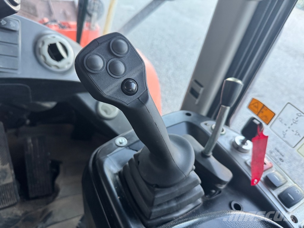 Doosan DL 250 Iekrāvēji uz riteņiem