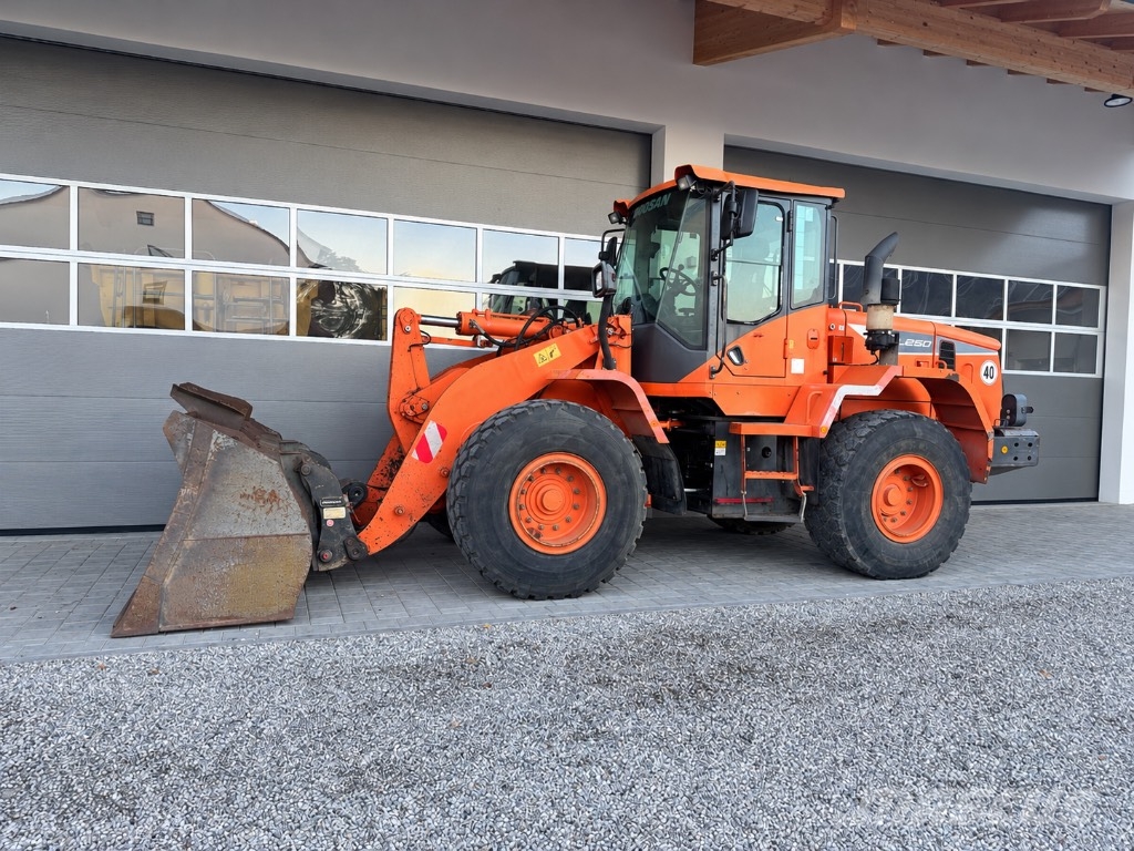 Doosan DL 250 Iekrāvēji uz riteņiem