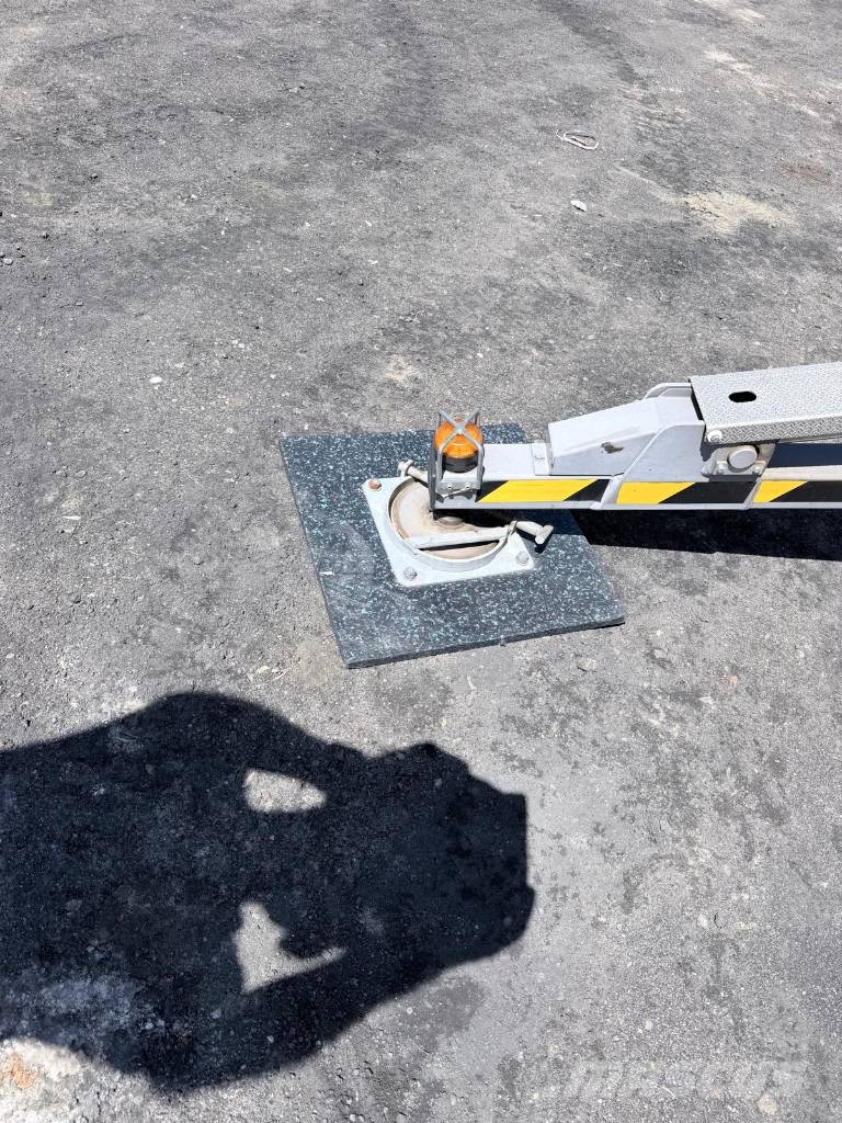 Ommelift 2500EBD 拖拉移动式高空作业平台