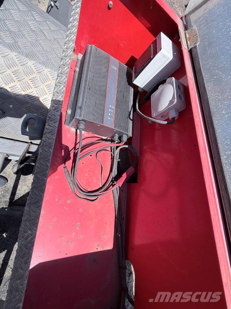 Ommelift 2500EBD 拖拉移动式高空作业平台