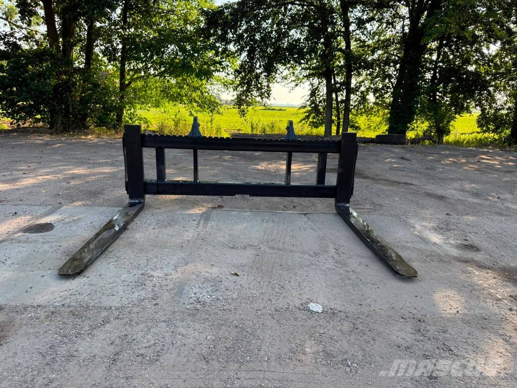 SE Equipment volvo palletforks 240cm wide! / palletvorken Pallegafler