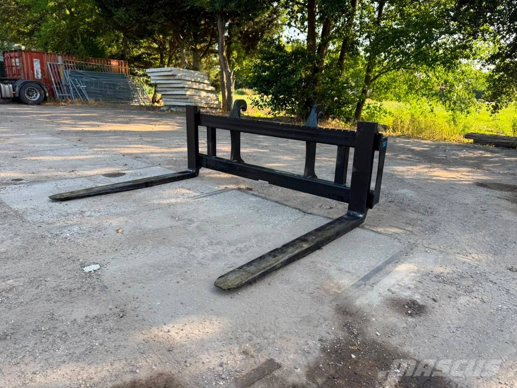 SE Equipment volvo palletforks 240cm wide! / palletvorken Pallegafler