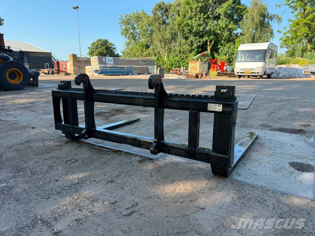 SE Equipment volvo palletforks 240cm wide! / palletvorken Pallegafler