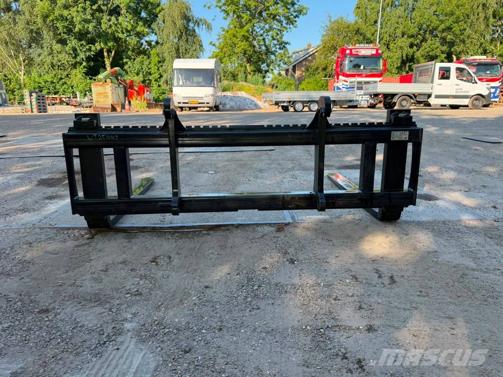 SE Equipment volvo palletforks 240cm wide! / palletvorken Pallegafler