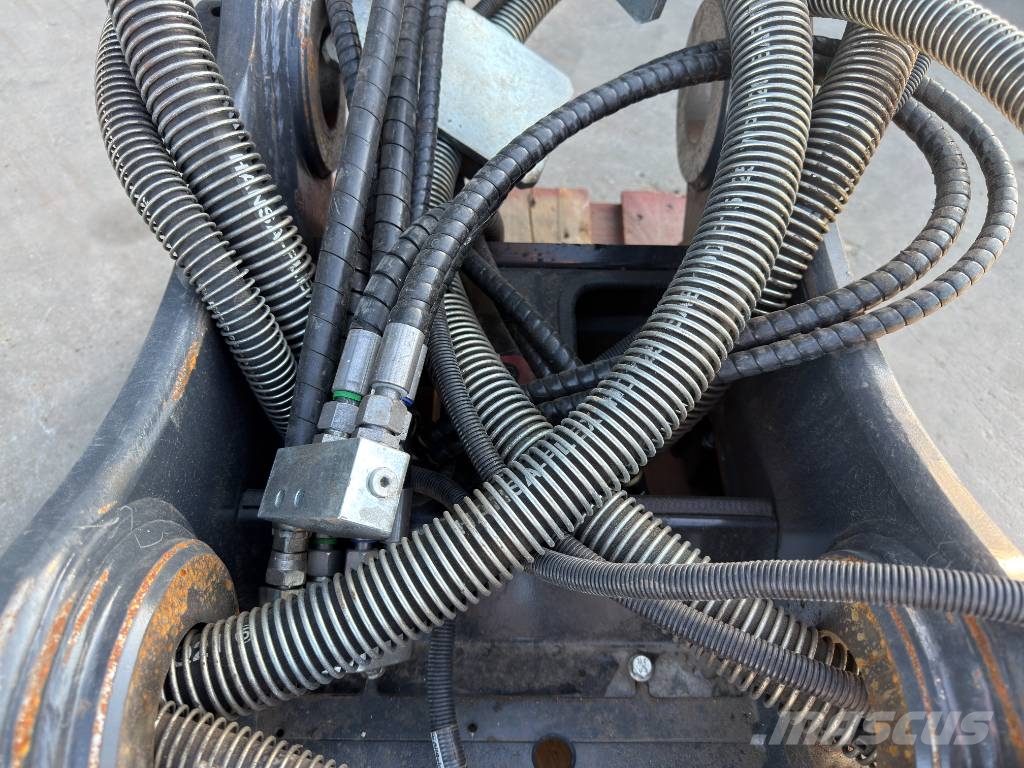 OilQuick OQ70/55 - ZX210 / ZX220 / ZX225 - DEMO Quick connectors