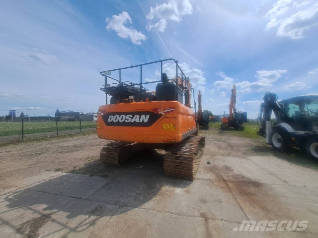 Doosan DX 225 LC Roomikekskavaatorid