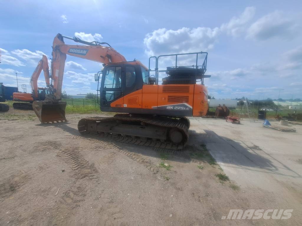 Doosan DX 225 LC Roomikekskavaatorid