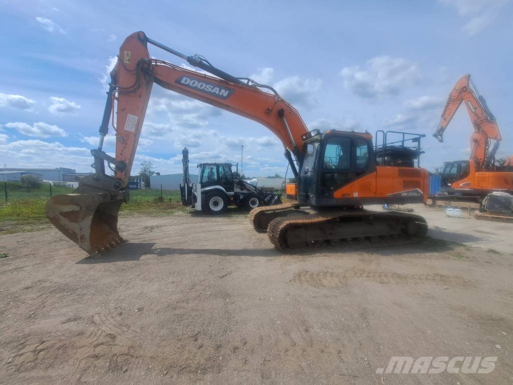 Doosan DX 225 LC Roomikekskavaatorid