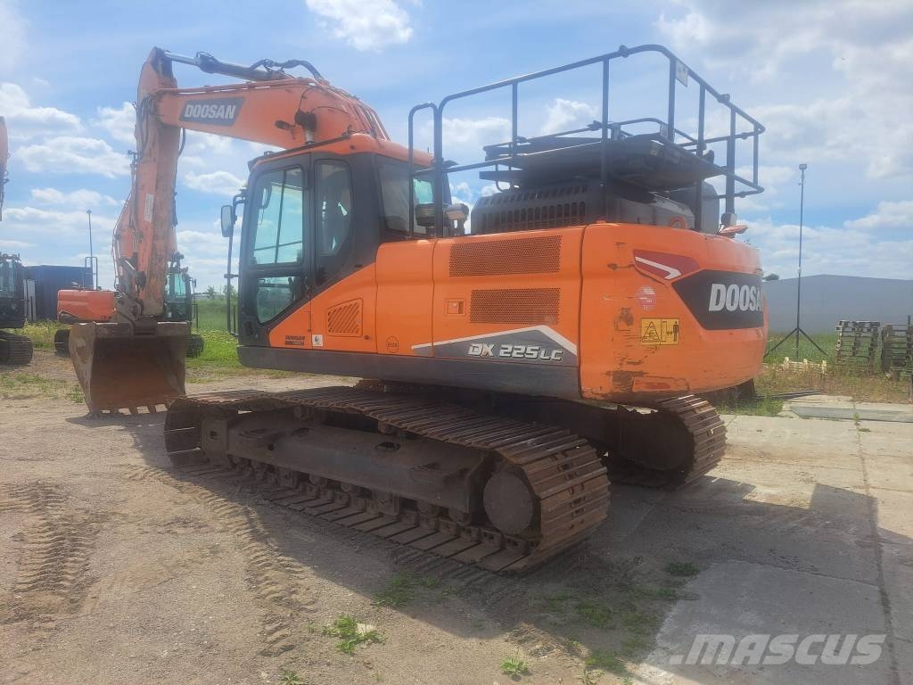 Doosan DX 225 LC Roomikekskavaatorid