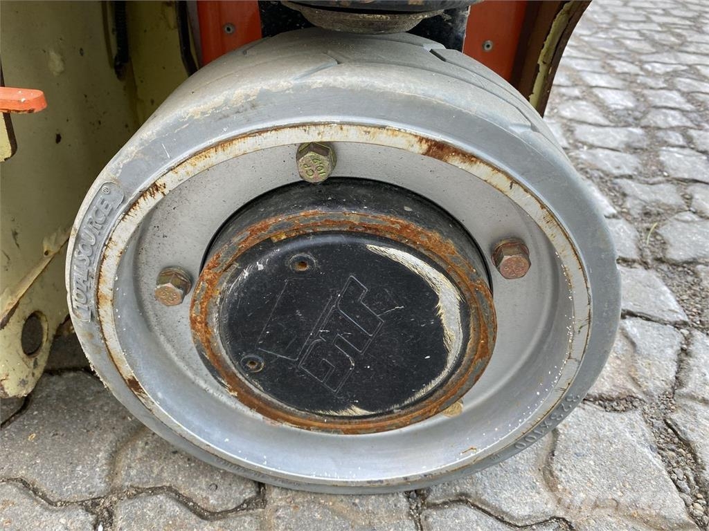 JLG 1230ES Henkilönostimet ja nostolaitteet