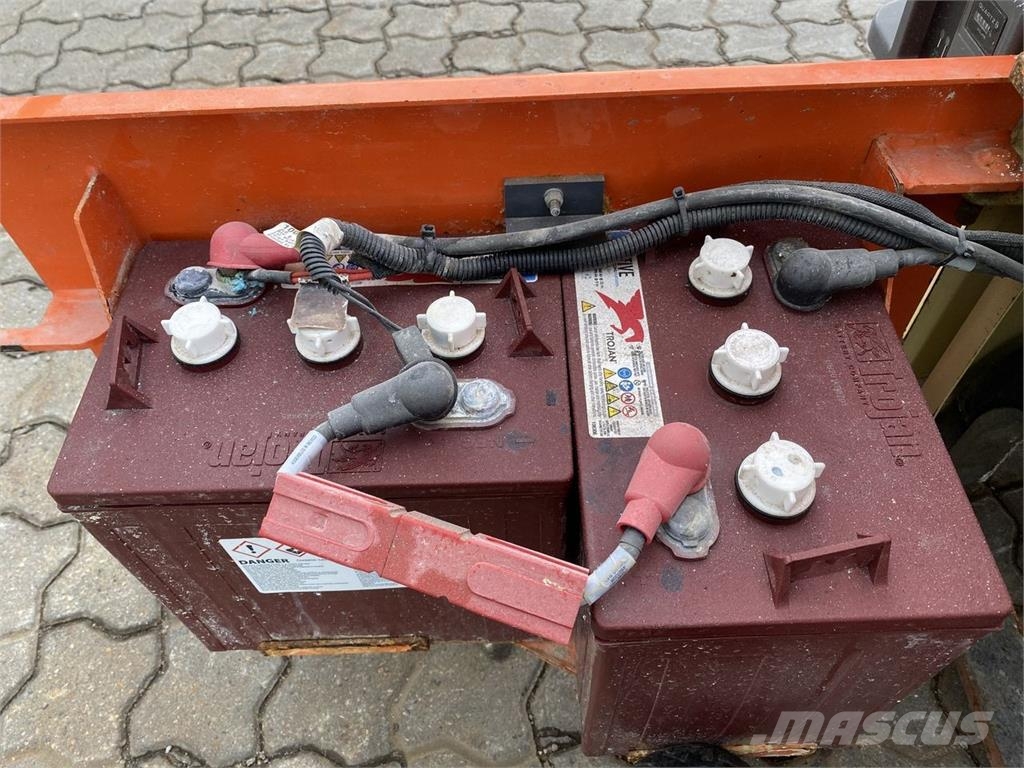 JLG 1230ES Henkilönostimet ja nostolaitteet
