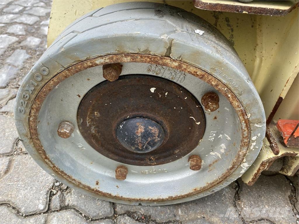 JLG 1230ES Henkilönostimet ja nostolaitteet