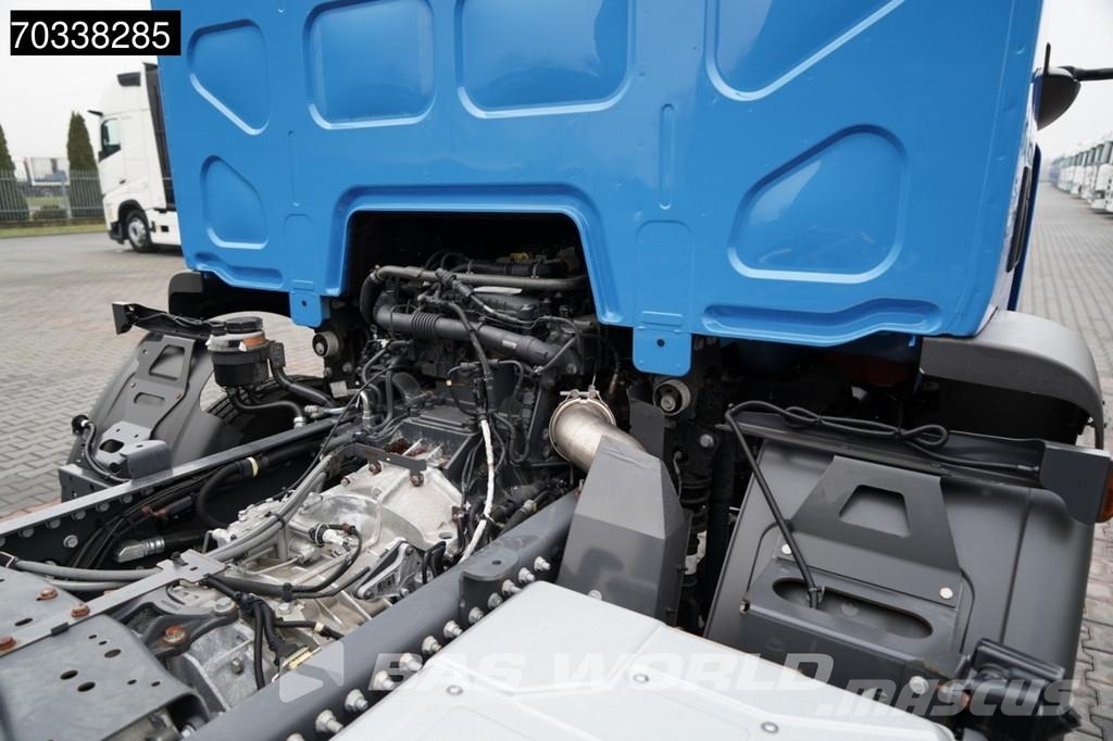 Renault D 240 D 4X2 Chassis met cabine