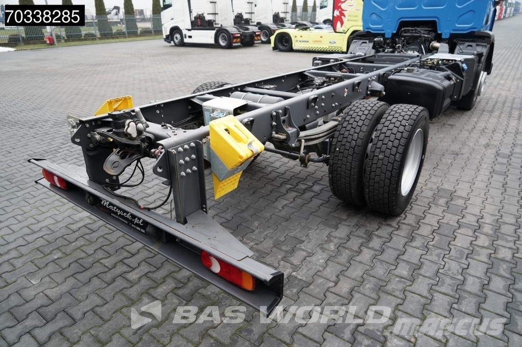 Renault D 240 D 4X2 Camiones con chasís y cabina