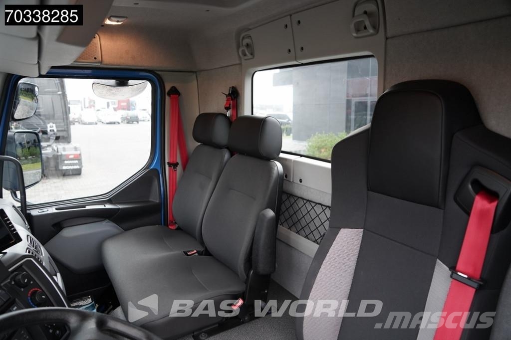 Renault D 240 D 4X2 Camiones con chasís y cabina