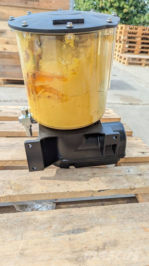 Komatsu SKF GREASING PUMP 425-S95-8420 軸