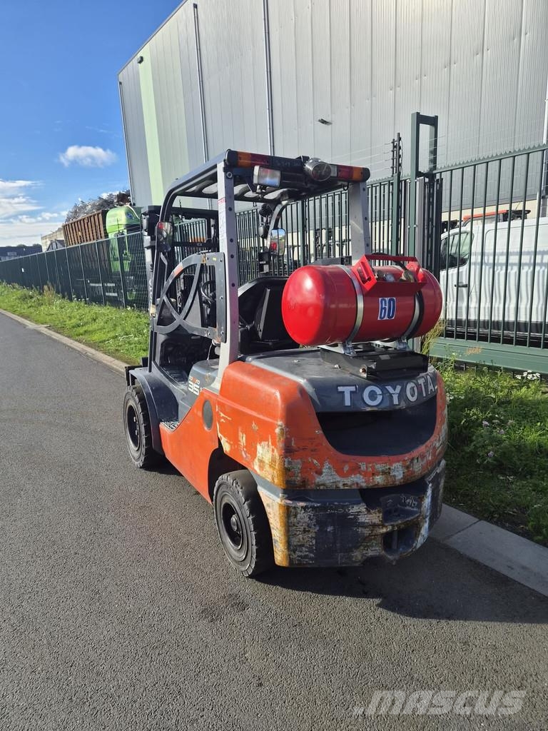 Toyota 02-8FG 02-8FGJF35 Gāzes autoiekrāvēji (LPG)