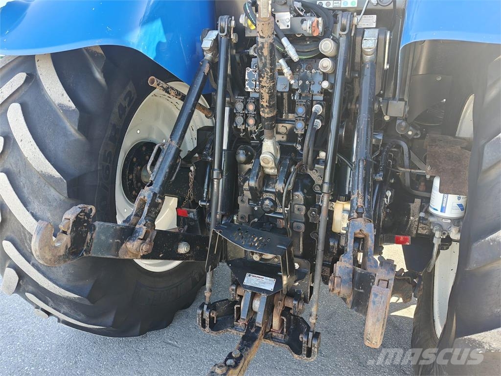 New Holland T7.270 AC الجرارات