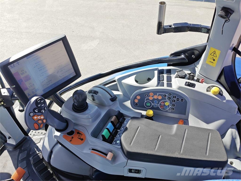 New Holland T7.270 AC الجرارات