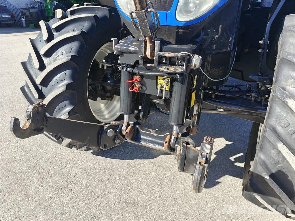 New Holland T7.270 AC الجرارات