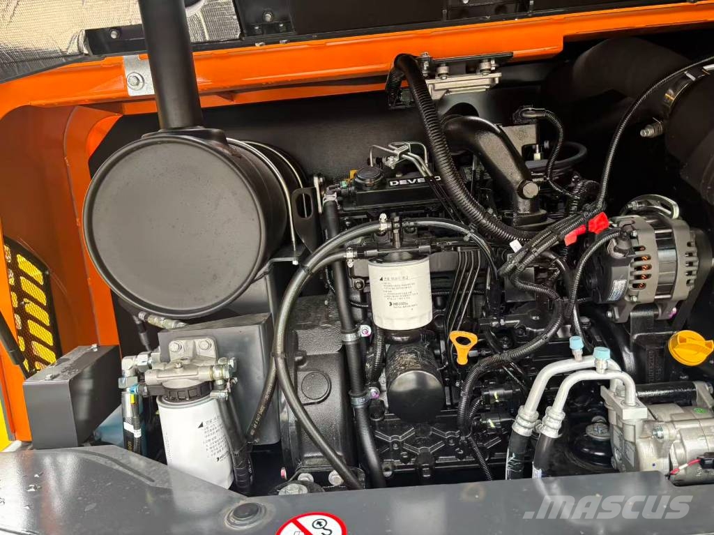 Develon DX 60 D ミニ油圧ショベル 7t以下（ミニユンボ・ミニディガー）