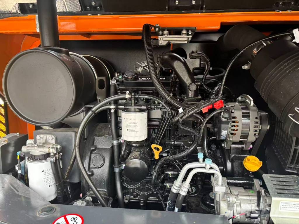 Develon DX 60 D ミニ油圧ショベル 7t以下（ミニユンボ・ミニディガー）