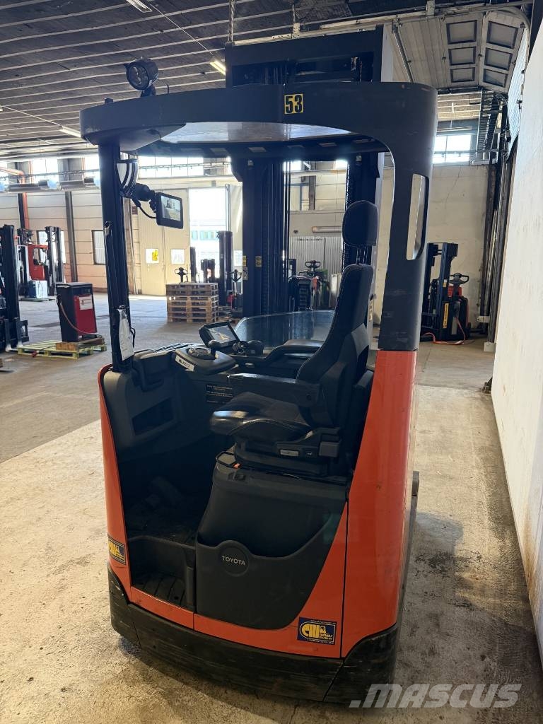 BT truck RRE160H Stivuitor cu catarg retractabil