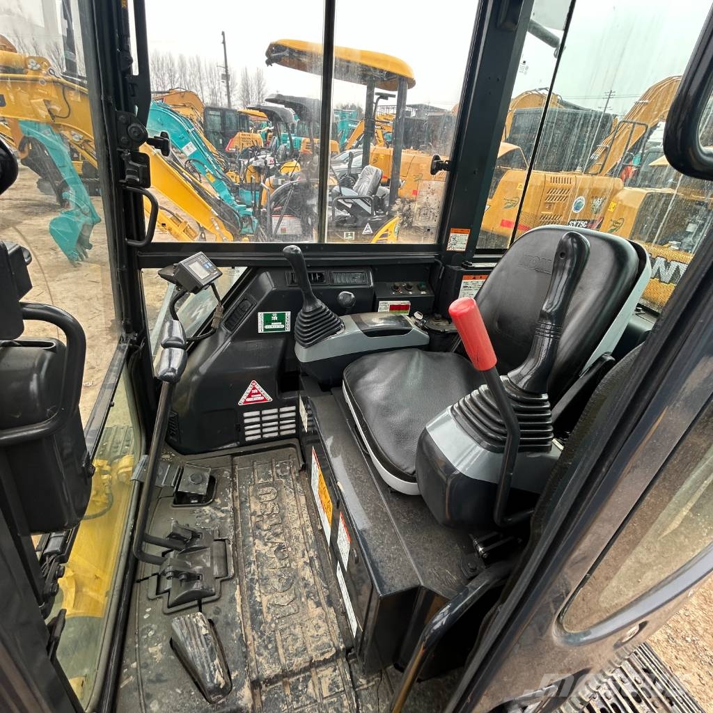 Komatsu PC 40 MR 小型挖掘机