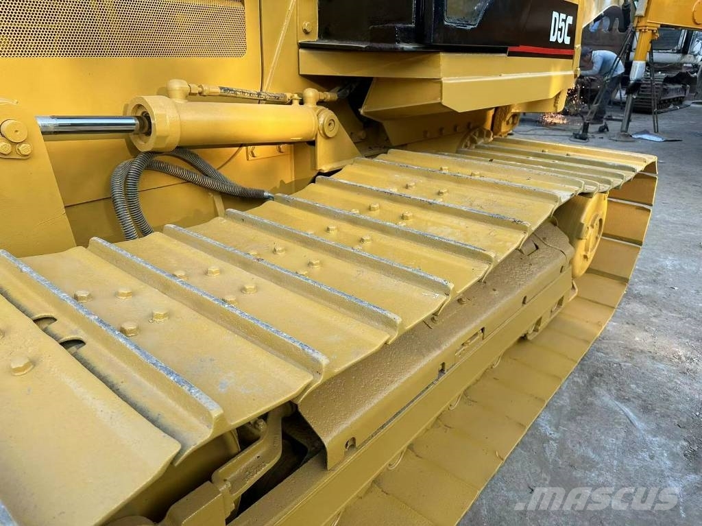CAT D 5 C 履帶推土機