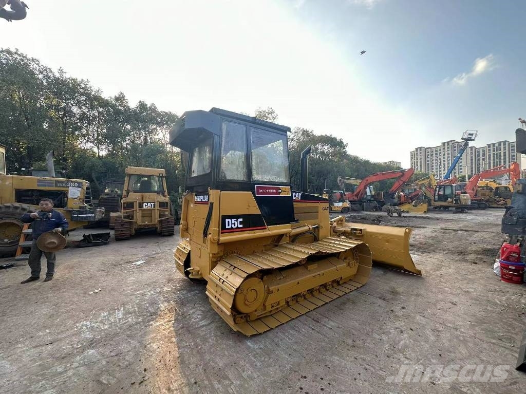 CAT D 5 C 履帶推土機
