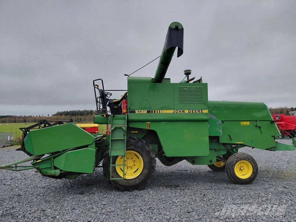 John Deere 1032 Mähdrescher