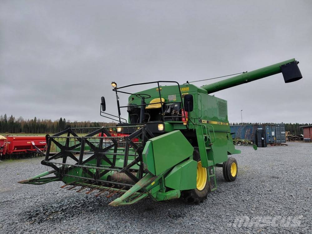 John Deere 1032 Mähdrescher