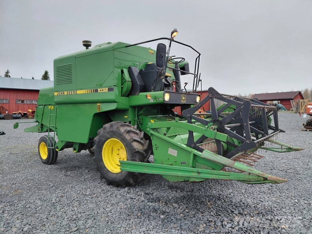 John Deere 1032 Mähdrescher