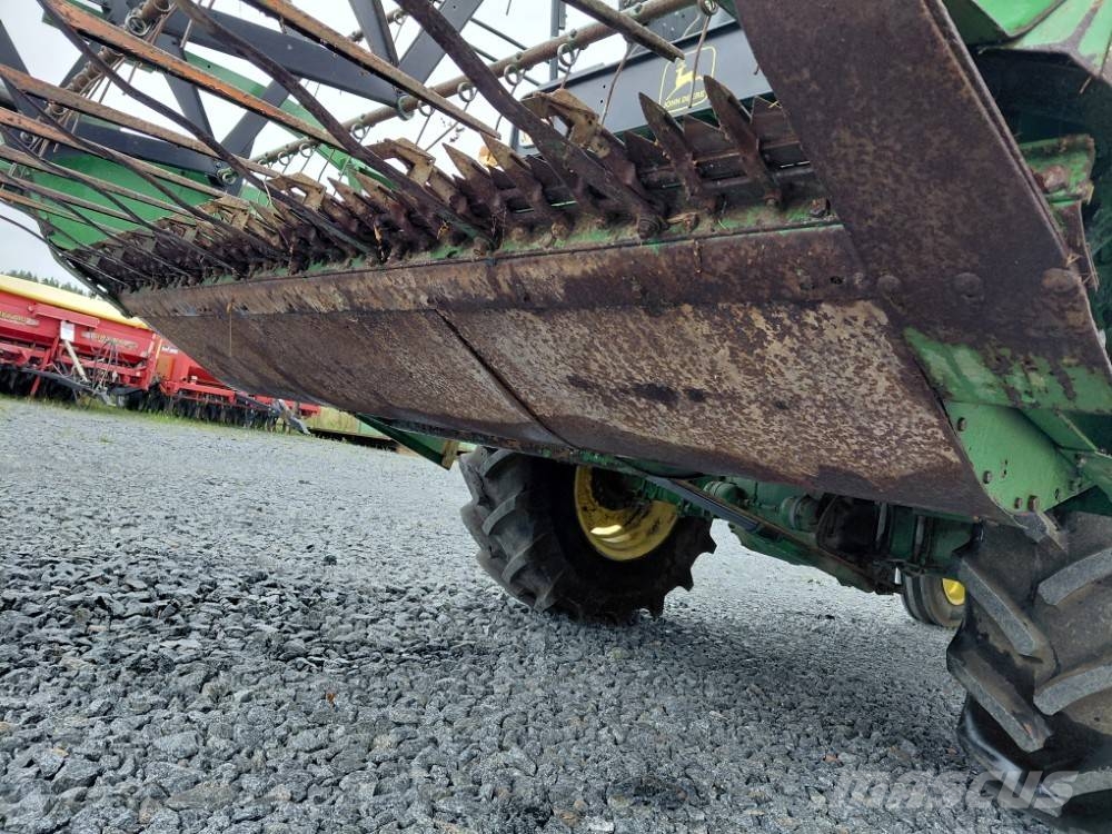 John Deere 1032 Mähdrescher