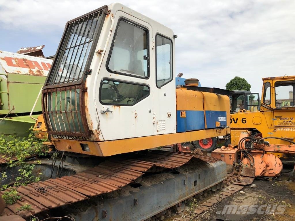 Halla Hitachi HE 280 ICE حفارات زحافة