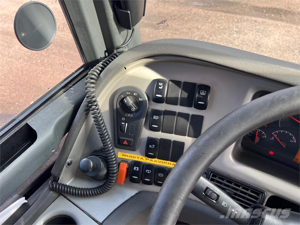 Volvo 9700 المركبة