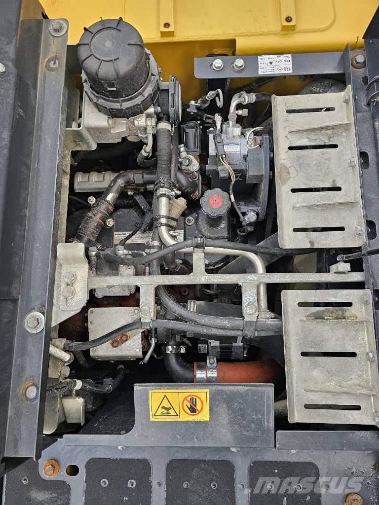 Komatsu PW 160-11 حفارات بعجل