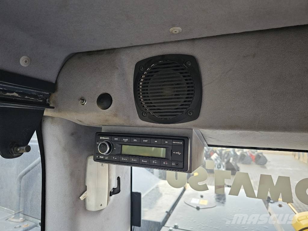 Komatsu PW 160-11 حفارات بعجل