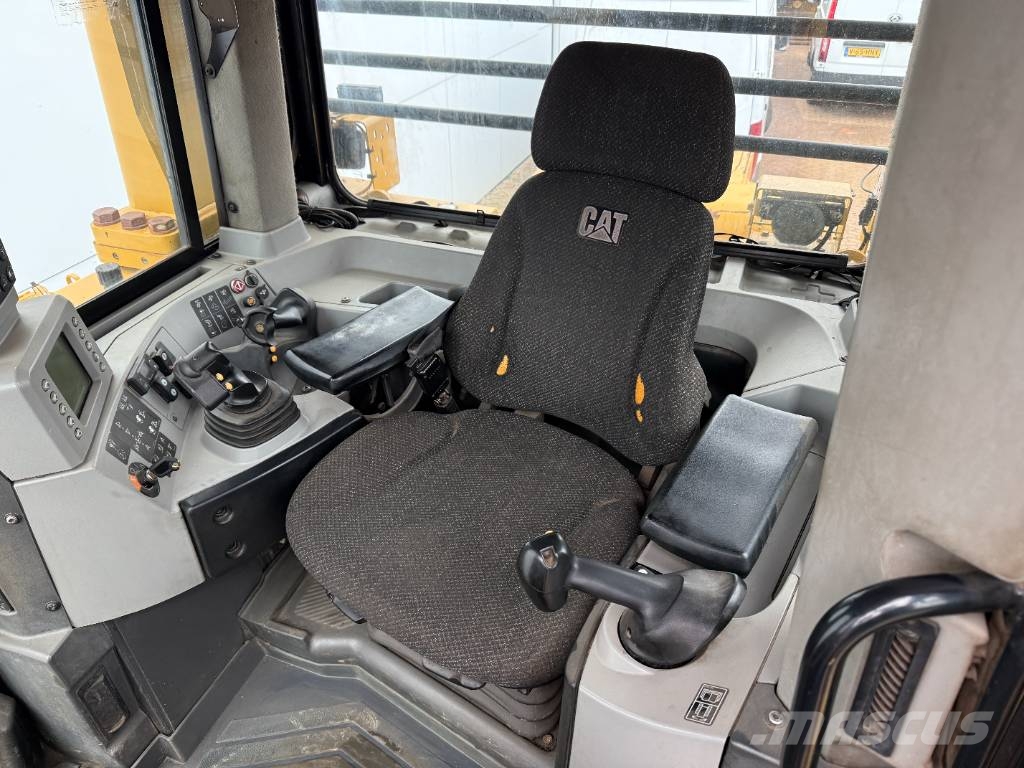 CAT D8T - GERMAN Machine / Ripper Гусеничні бульдозери