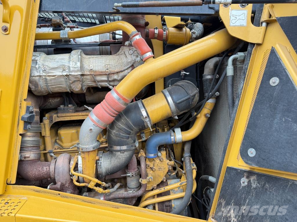 CAT D8T - GERMAN Machine / Ripper Гусеничні бульдозери