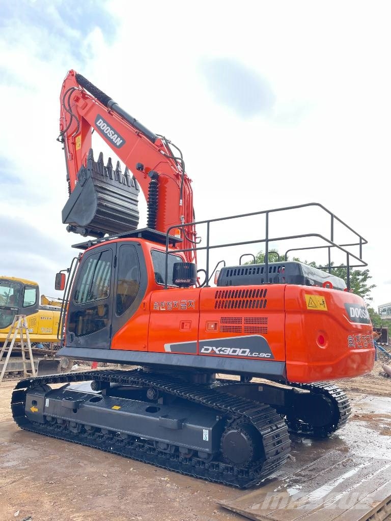 Doosan DX 300 LC Bagri goseničarji