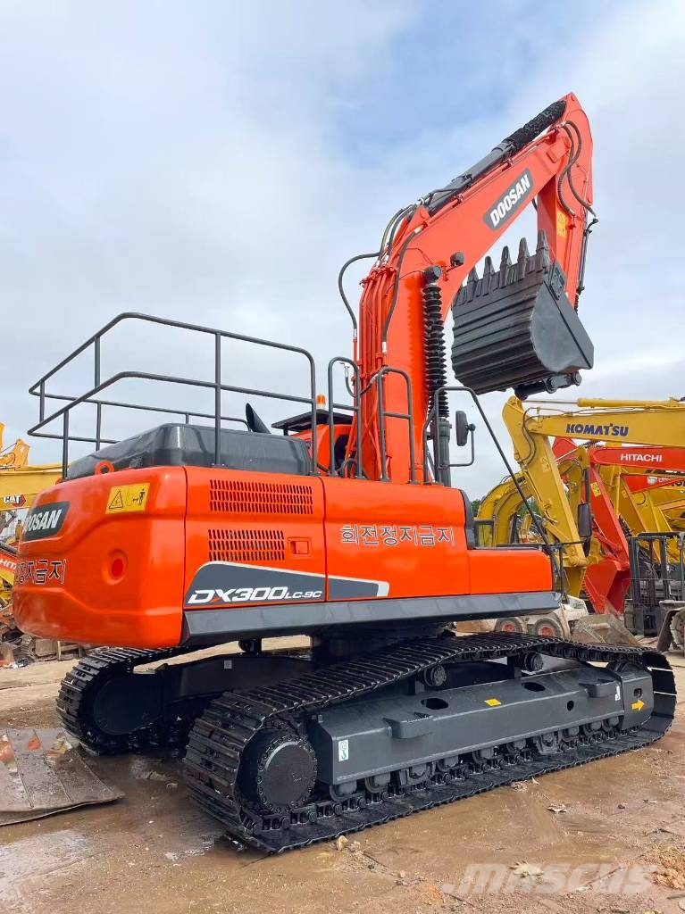 Doosan DX 300 LC Bagri goseničarji