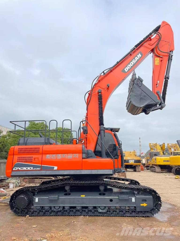 Doosan DX 300 LC Bagri goseničarji