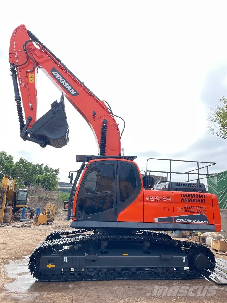 Doosan DX 300 LC Bagri goseničarji