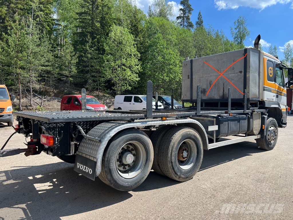 Volvo FM 480 4x4 +2 شاحنات بمقصورة وهيكل
