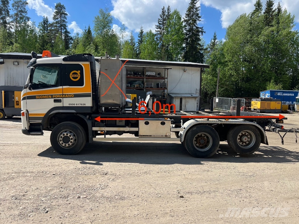 Volvo FM 480 4x4 +2 شاحنات بمقصورة وهيكل