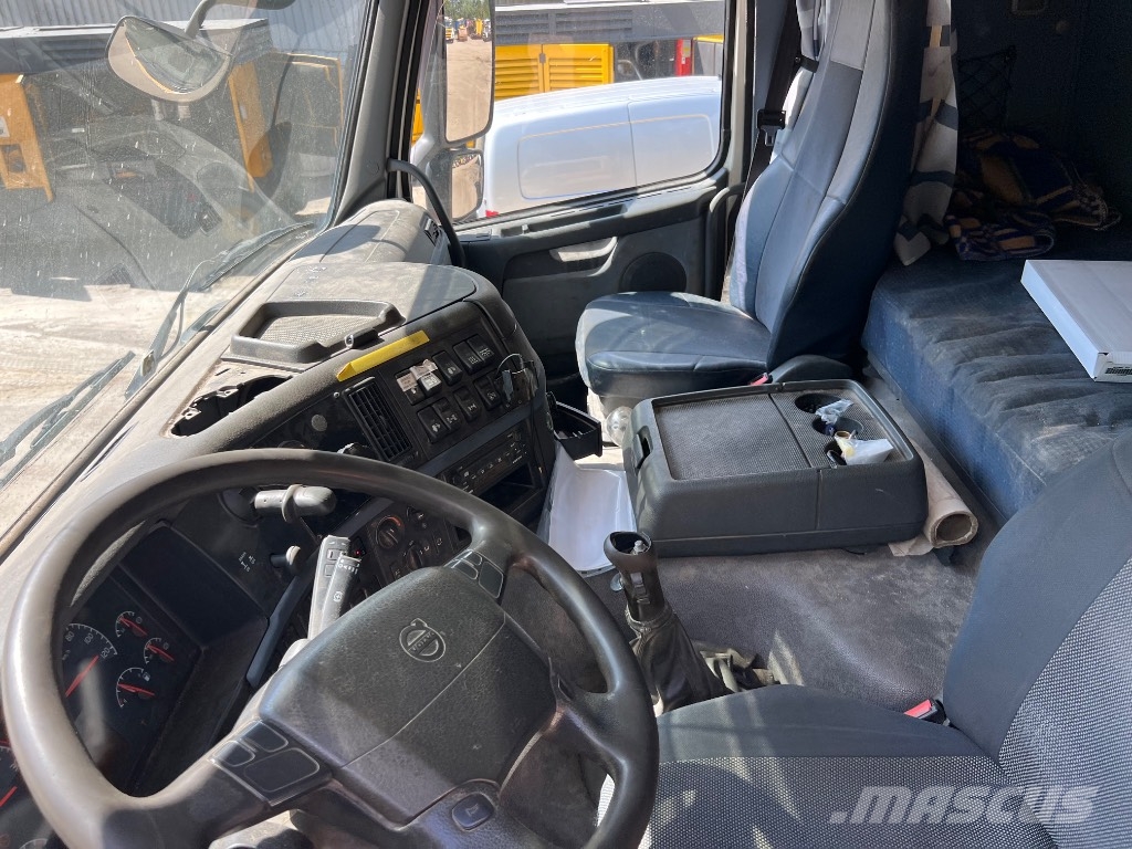 Volvo FM 480 4x4 +2 شاحنات بمقصورة وهيكل