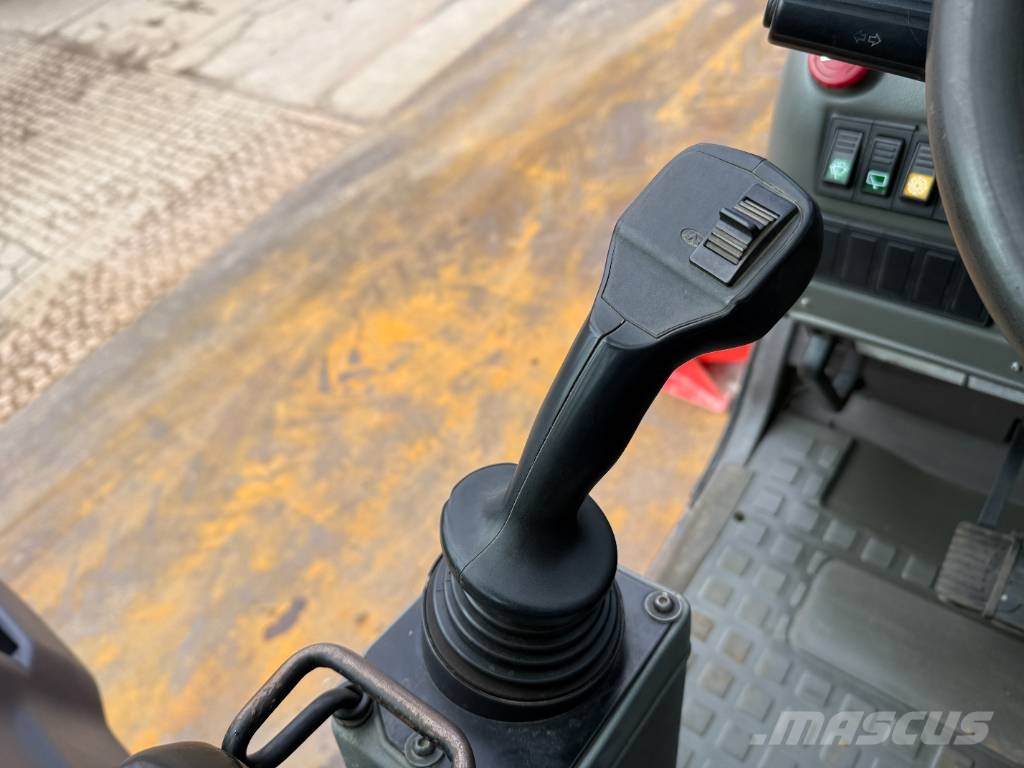 Manitou MRT1840 - Remote Control / 4 Wheel Steering Телескопични товарачи