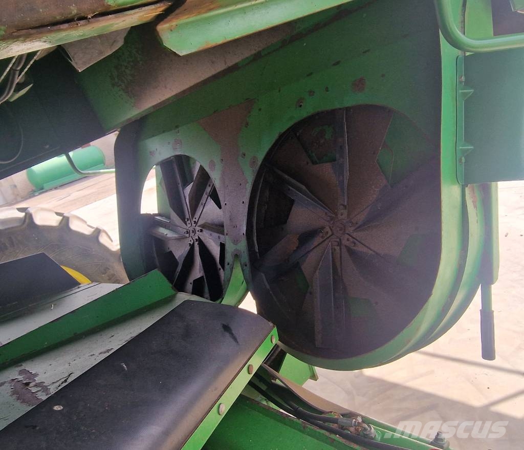 John Deere T670 حصادات